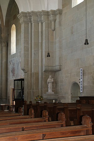 Schöngrabern, Pfarrkirche Unsere Liebe Frau, spätromanischer Bau